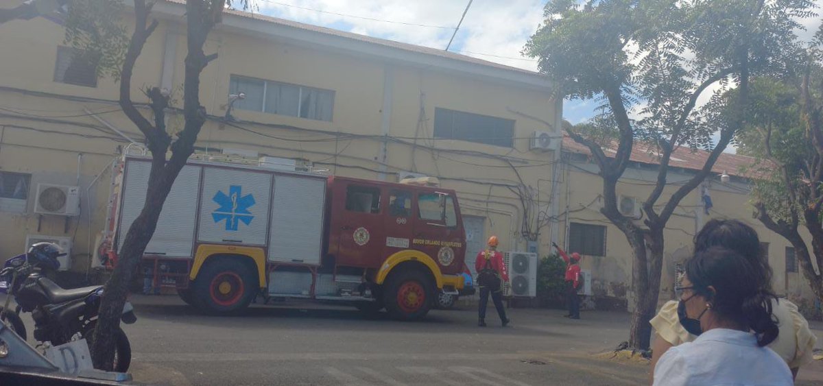 BrigitteOcamp11's tweet photo. #Nicaragua
#prevenirEsvivir
#SinapredsomosTodos
Simulacro ,una medida de prevención ante cualquier tipo de situación ya sea que estén en una zona de riesgos siempre manteniendo la calma y ubicarte en un lugar donde no haya peligro. https://t.co/wVnsnxebGK