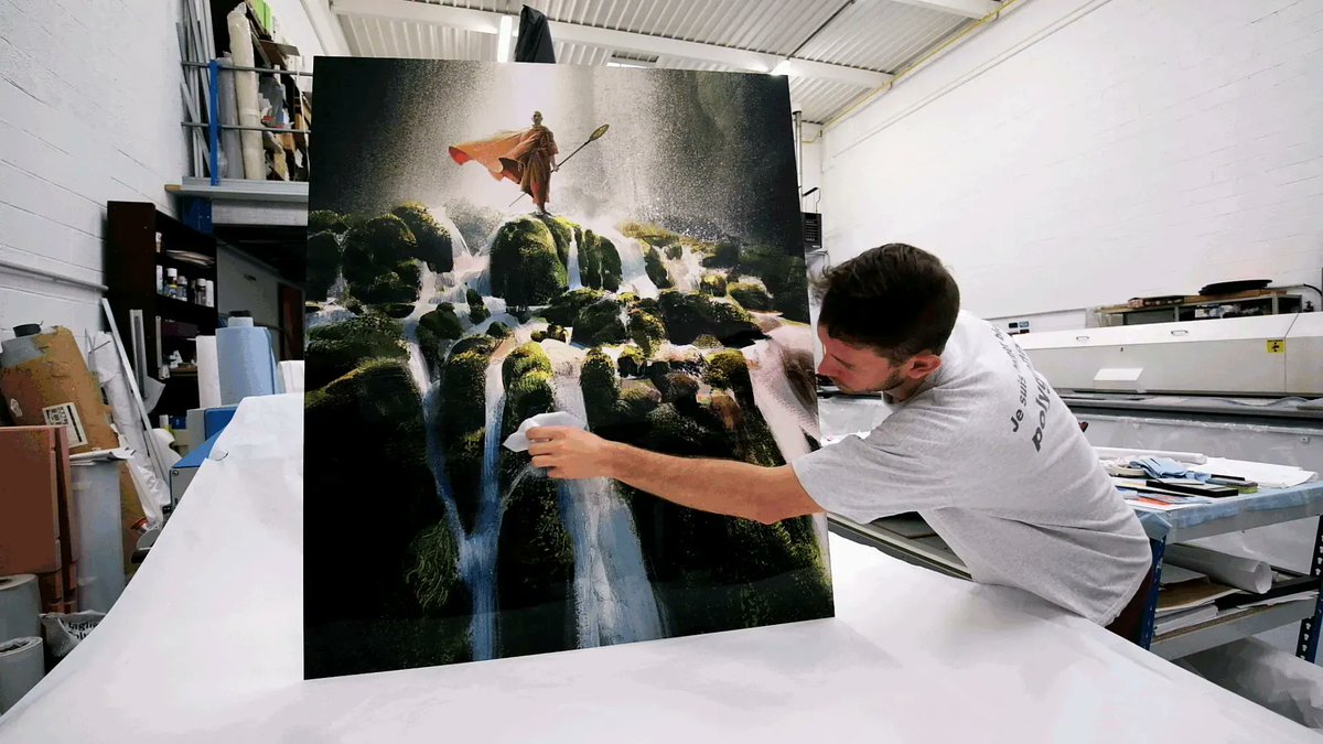 Why Solids are metal prints? 🤔

Great thread about why we choose metal and how it fits perfectly with NFTs. 

Read below🧵 👇