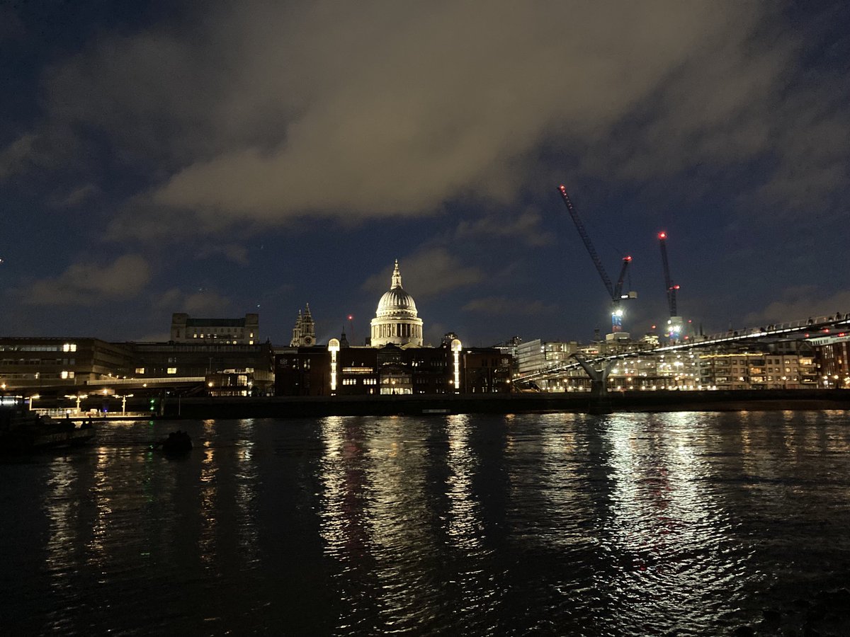 Nicola_Bates's tweet photo. Serene scenery care of London and ⁦@StPaulsLondon⁩ https://t.co/3nN1kbH9vi