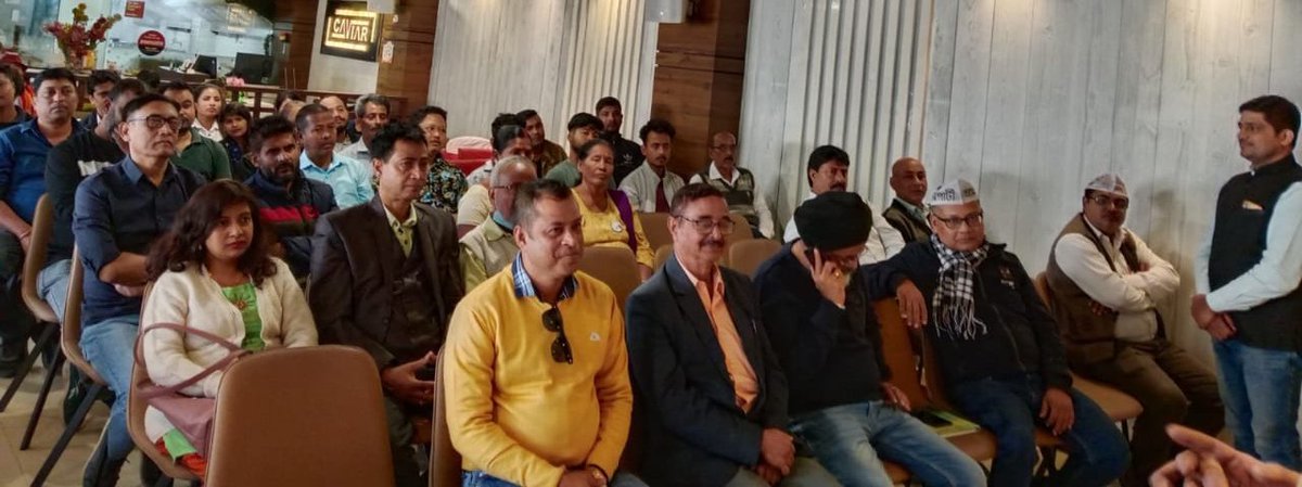 AAP4Assam's tweet photo. জিলা কৰ্মকৰ্তা প্ৰশিক্ষণ শিবিৰ কাৰ্যসূচীৰ অধীনত আজি কামৰূপ মহানগৰ জিলাত অনুষ্ঠিত হোৱা প্ৰশিক্ষণ শিবিৰত 'আপ' অসমৰ ৰাজ্যিক সমিতিৰ কেইবাজনো বিষয়ববীয়াৰ লগতে কামৰূপ মহানগৰ জিলাৰ কৰ্ম-কৰ্তাসকল উপস্থিত থাকে।
আম আদমি হৈছে, আম আদমিৰ শক্তি !!
#AAPRising
#AAP4Assam
#JoinAAPAssam https://t.co/YV2Izwkcto
