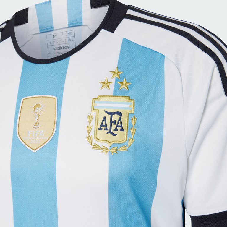 giraltpablo's tweet photo. Este lunes 26 de diciembre saldrá a la venta la nueva camiseta de la Selección Argentina 🇦🇷 con las tres estrellas y el parche de Campeón del Mundo. https://t.co/8RzyzLZZil
