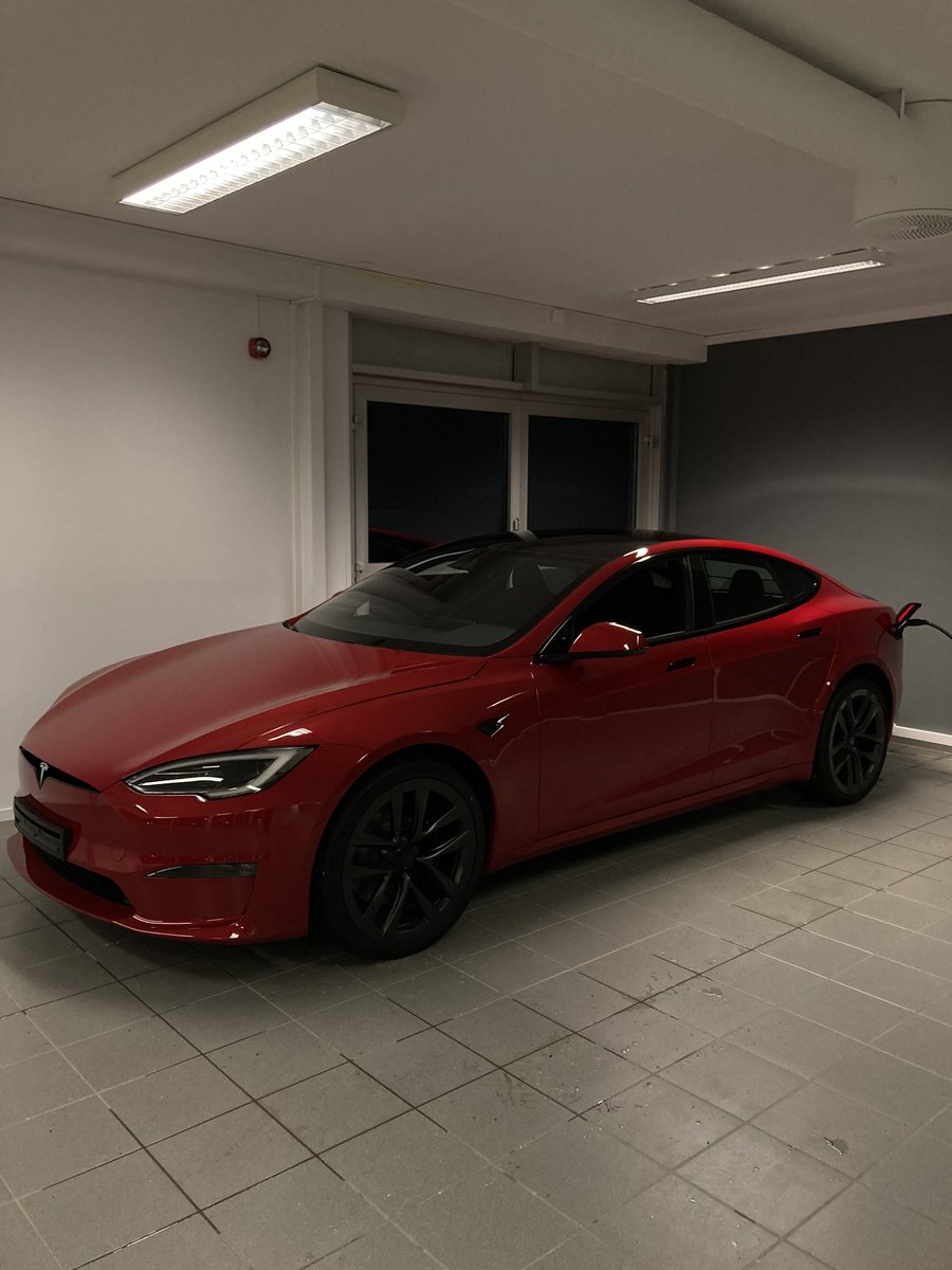 espeninvest's tweet image. God jul til Espen, fra Espen🚘😮‍💨 #modelsplaid