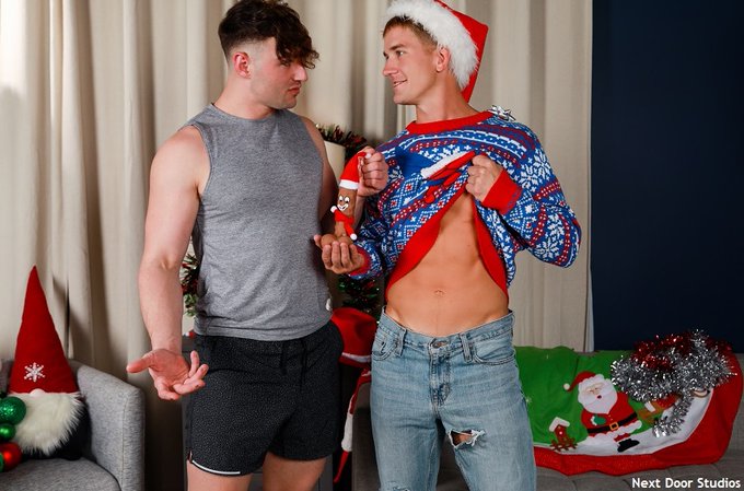 Presenting Our MOVIE REVIEW For @NextDoorStudios' Festive New 4K Feature 'COCK ON A COUCH', with @XXXMBoston