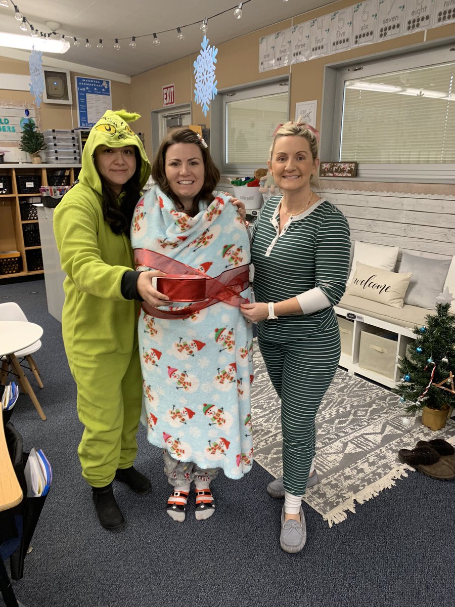 tay_kay11's tweet photo. Wrapping up the semester with pj day! #alwaysafunlearningday #WCSDProud #snowplacelikehome #snowplacelikemaxwell #tistheseason https://t.co/ojgNs2pjqB