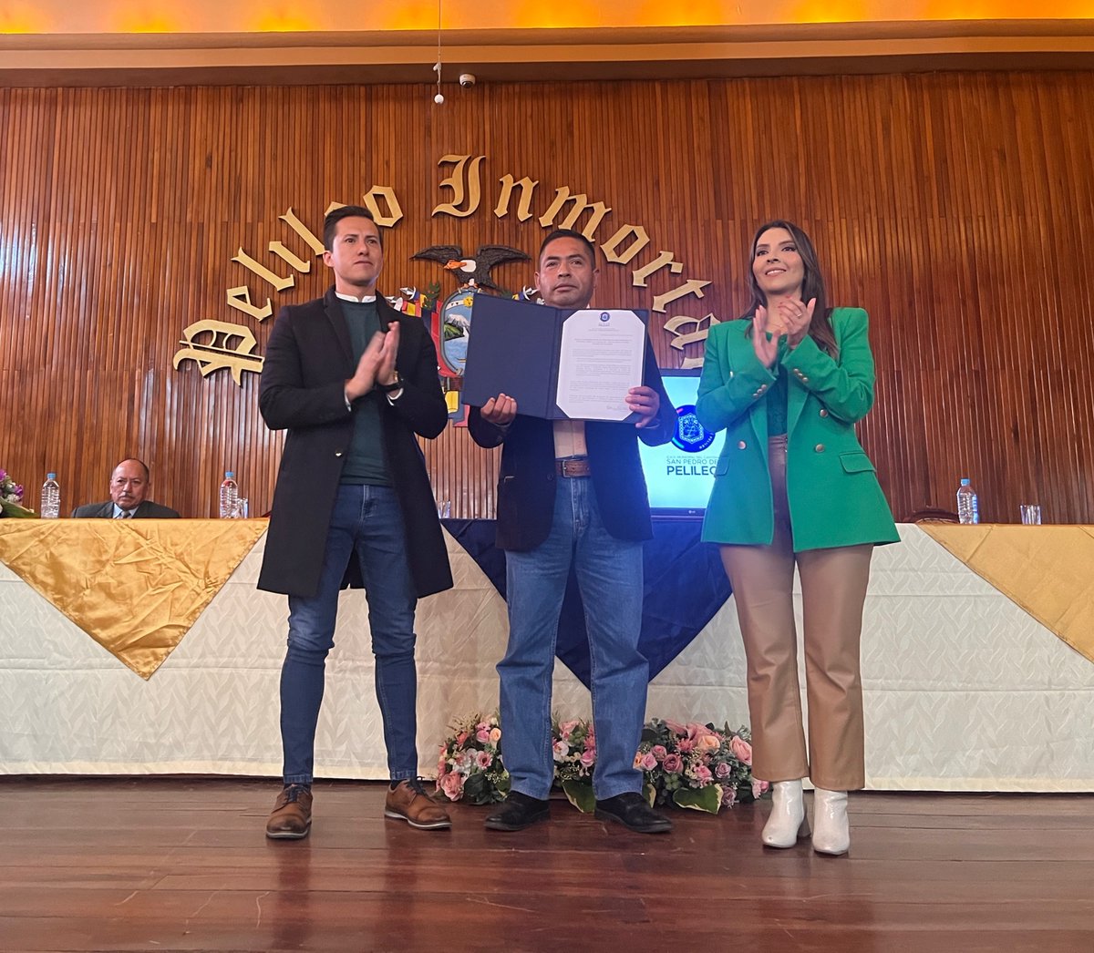 BDEcuadorBP's tweet photo. 🚰En #Pelileo el #BDE junto al Municipio socializaron los primeros resultados de la revisión del proyecto de alcantarillado y planta de tratamiento para las comunidades La Clementina, Salate y Los Cirpreses, parroquia La Matriz que beneficiará a 1590 hab. 

#TransformamosVidas https://t.co/04rmeP4cfl