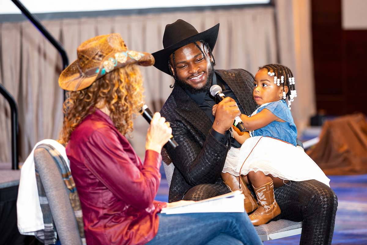 .<a href="/javontewill33/">Javonte Williams</a> was joined by his <a href="/Broncos/">Denver Broncos</a> teammates for the launch of his <a href="/javontewillfdn/">The Javonte Williams Foundation</a> &amp; inaugural fundraising event. Using his experience as a foster brother, his foundation will champion children in the foster system working to provide them with resources + experiences.