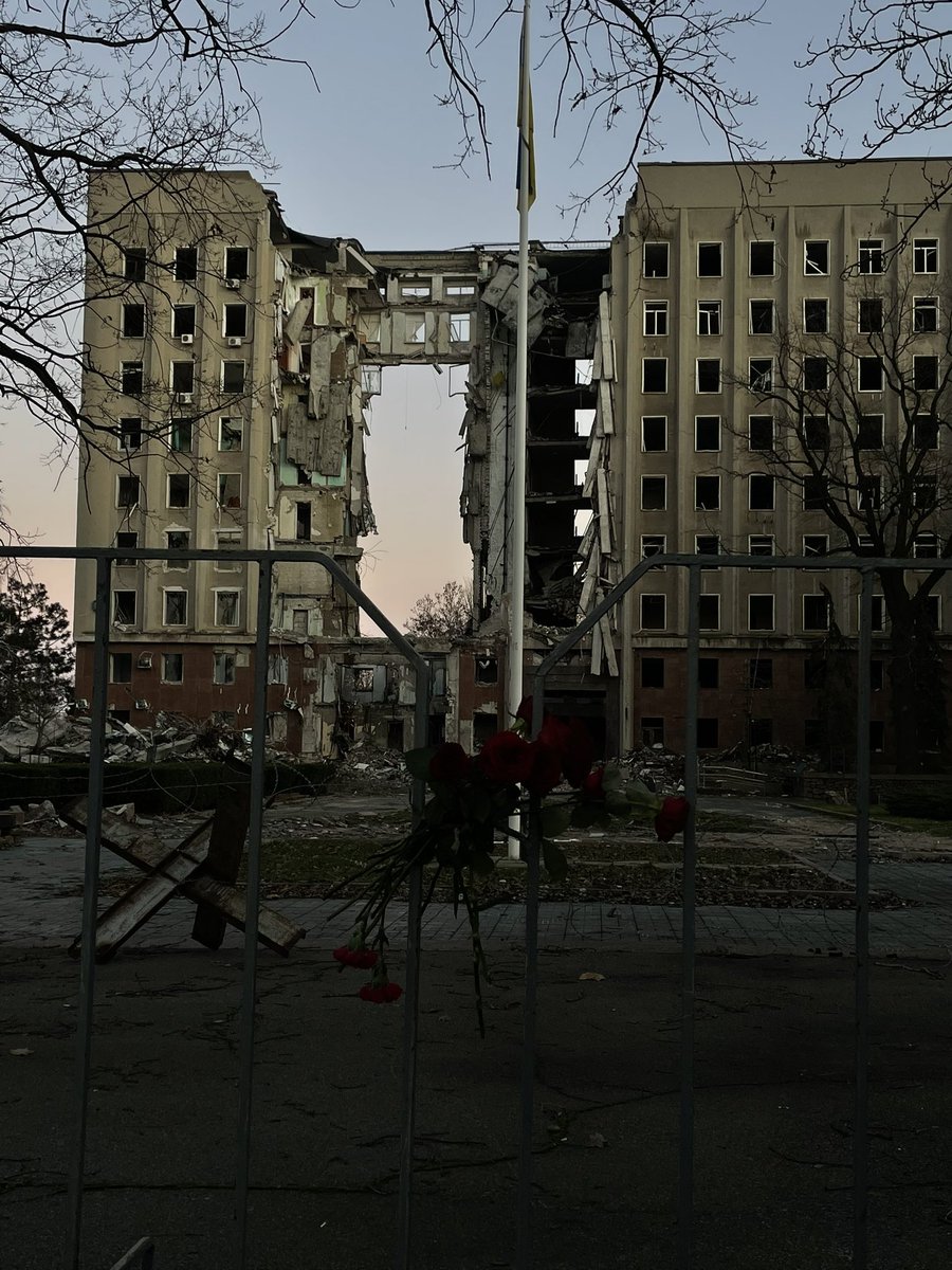 Так виглядає їх мир. Так виглядає звільнення і братський народ. Ні по крові, ні по мові, ні по землі, ні по духу. Ви чужі. Йдіть геть.
