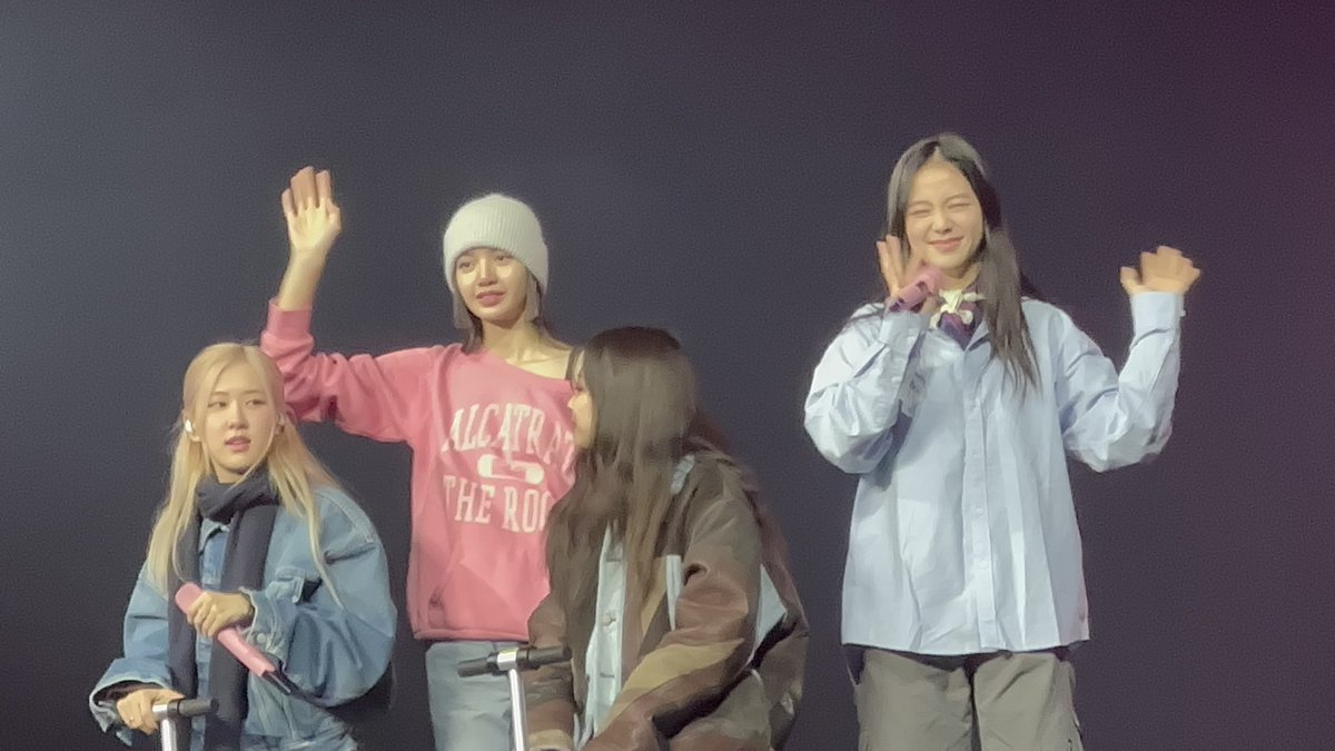 blckpinkpic's tweet photo. BLACKPINK https://t.co/ffWVxsYpfW