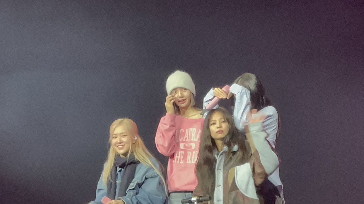 blckpinkpic's tweet photo. BLACKPINK https://t.co/ffWVxsYpfW