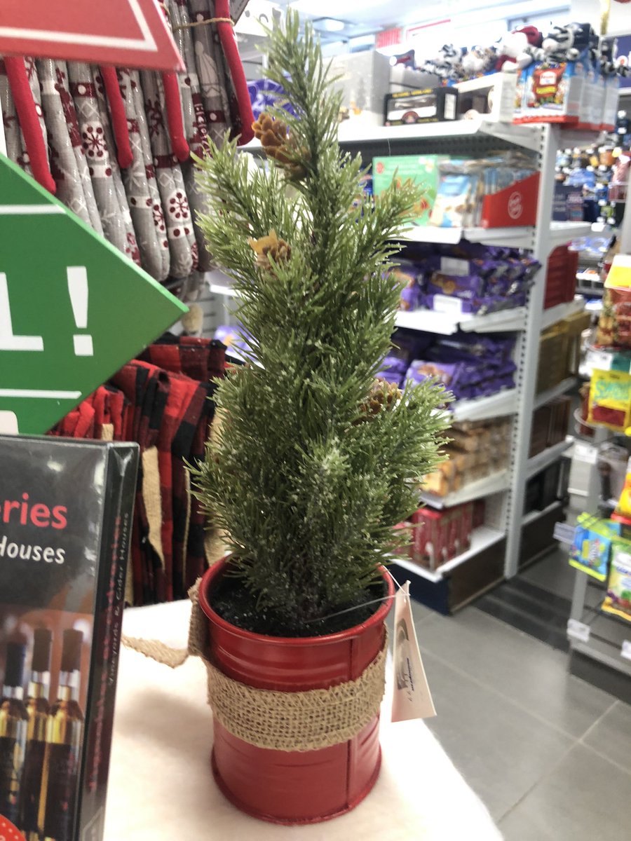 NeiTweet's tweet photo. i’m going to DIY this tree at home lol for the christmas stream https://t.co/feEObTpdoZ