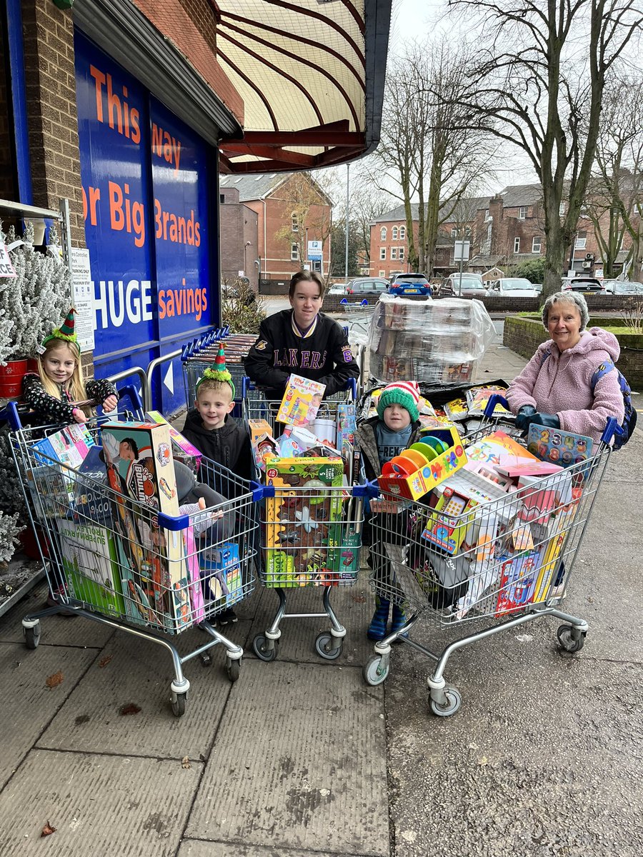WashwayAction's tweet photo. All the presents that have been donated being dropped off at B&amp;M sale on Sunday. Huge thanks to all those who donated for @cashforkidsMCR and everyone who enjoyed the lights. Have a very Happy Holidays https://t.co/K8W5GNYHSH