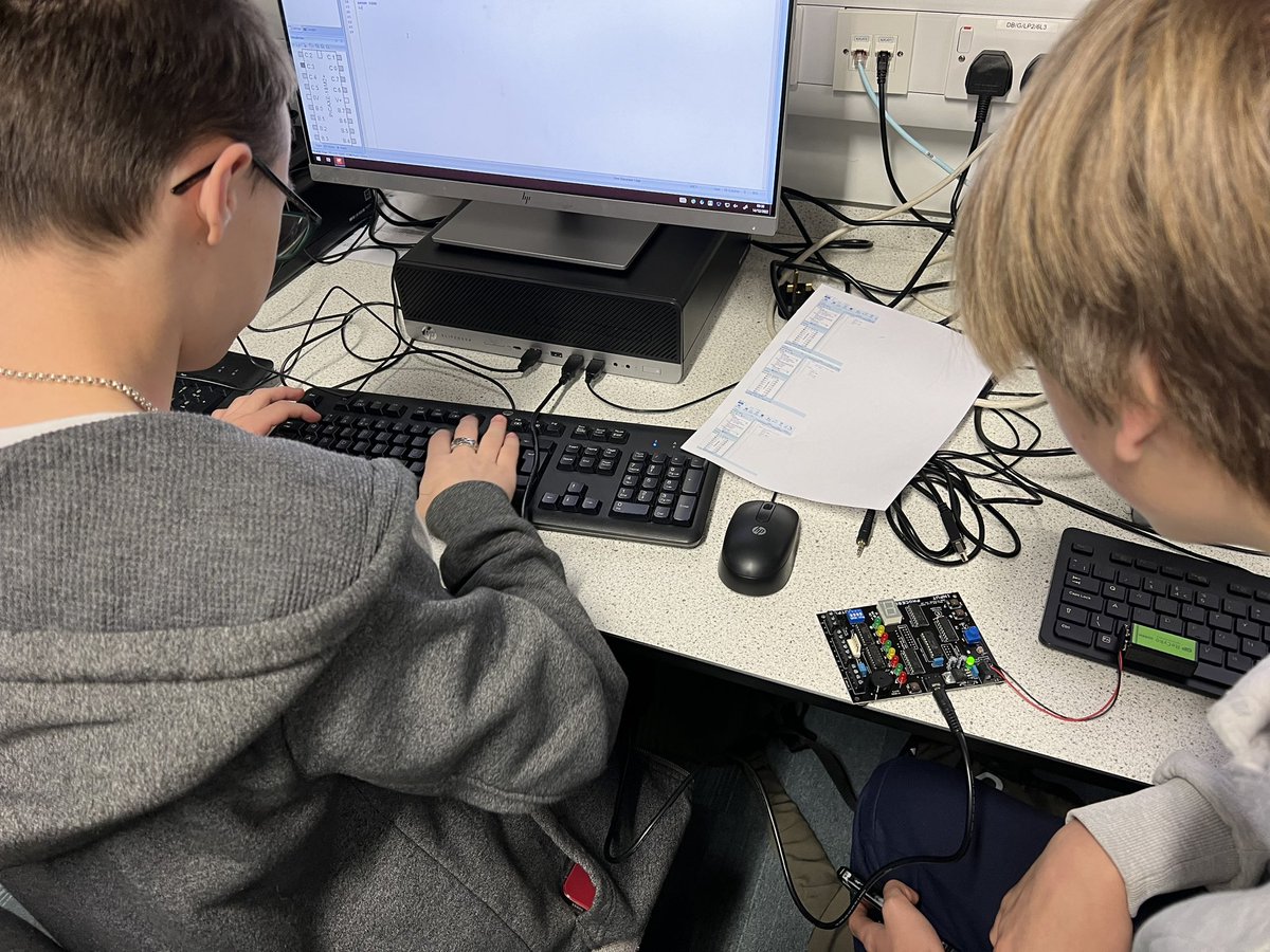 FATech_Ed's tweet image. S4 Engineering testing out their Pelican Crossing Yenka Simulations by downloading their coding to the Picaxe T4 training board #FORengineering