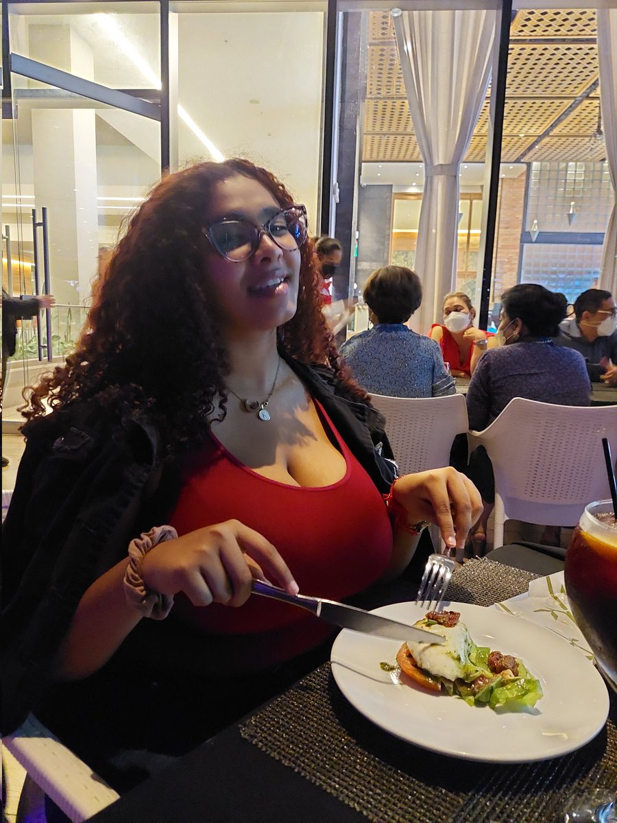 Karla Turner on Twitter: "Mira como te presumo mi buena vida y poca vergüenza. https://twitter