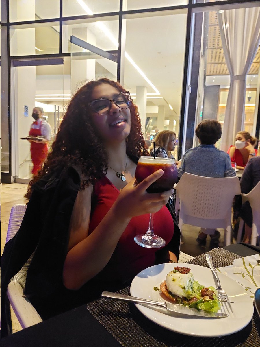 Karla Turner on Twitter: "Mira como te presumo mi buena vida y poca vergüenza. https://twitter