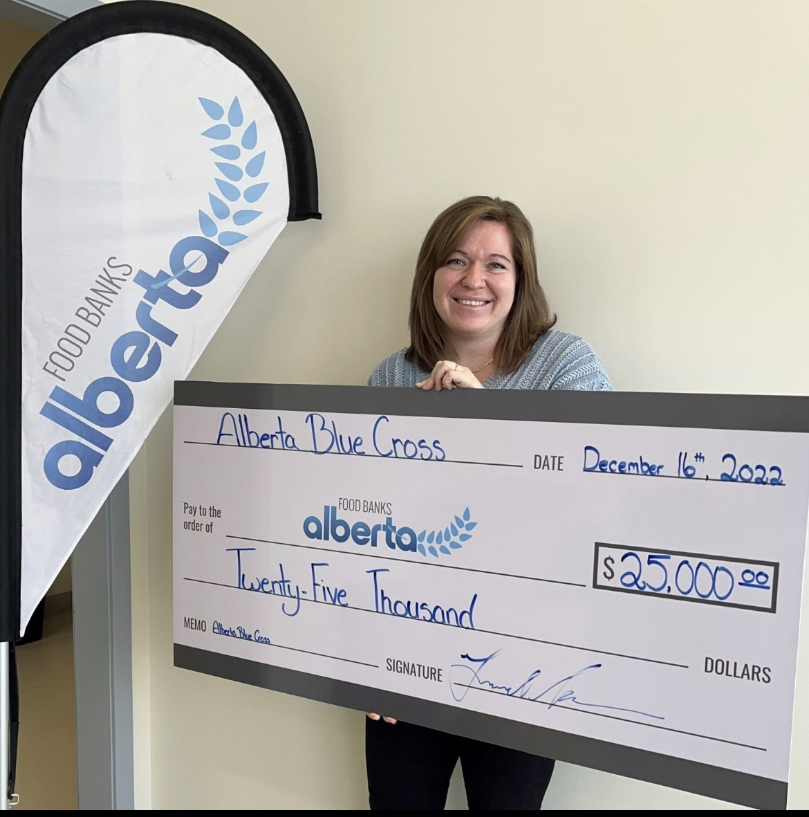 FoodBanksAB's tweet photo. Food Banks Alberta would like to thank @ABBlueCross ,community foundation. Support from will help Food Banks Alberta support our 110 members across the province in the areas of Lead, Feed and Share. #community #help #thankyou #communityfoundation #donors #leadfeedshare https://t.co/OooJedJlq7