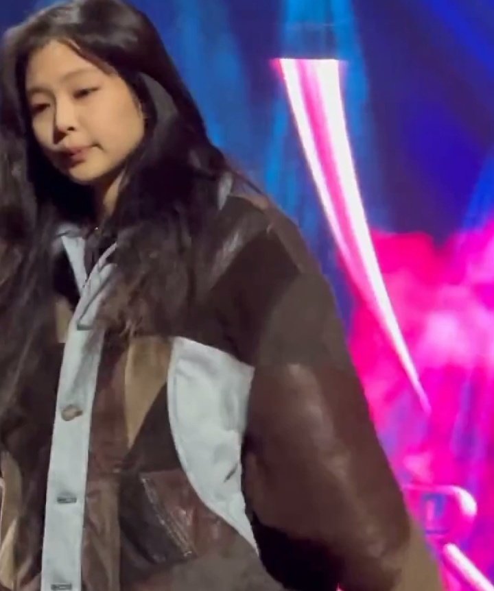 jnkcvnty's tweet photo. jennie kim is so attractive https://t.co/W0NXX3SSpB
