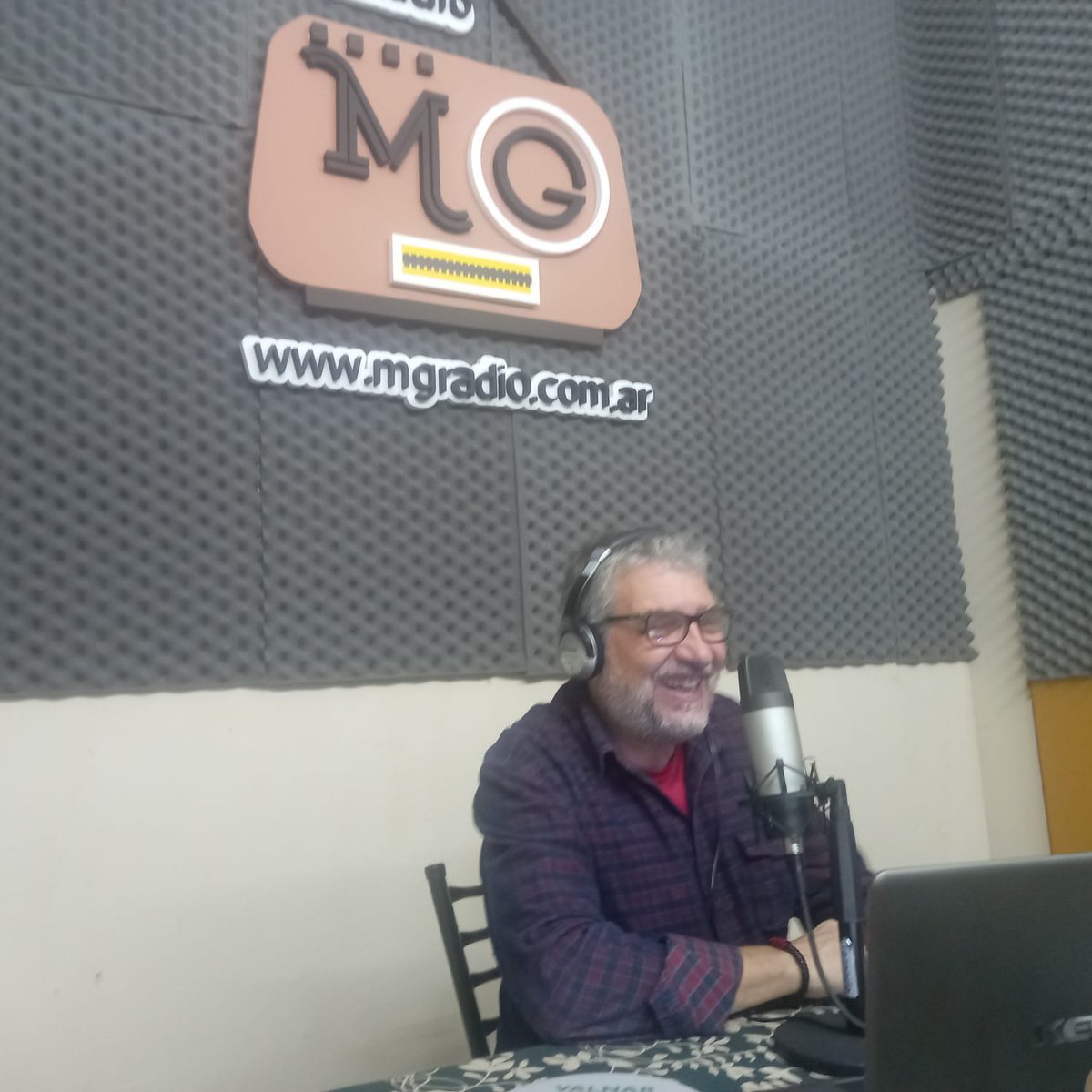 HablemosChicago's tweet photo. El jueves en MG Radio.
20-ABRAZANDO T ABRAZANDO TANGO, Enrique Madris y lo mejor del 2x4.
21-GOOD TIMES, Jazz, Blues, Soul con Carlos Mauro.
22-@ABRELADISCO2015, la repe del martes pasado.
https://t.co/qs8riaUcbw MOMENTOS GENIALES! https://t.co/Y1J48bSo73