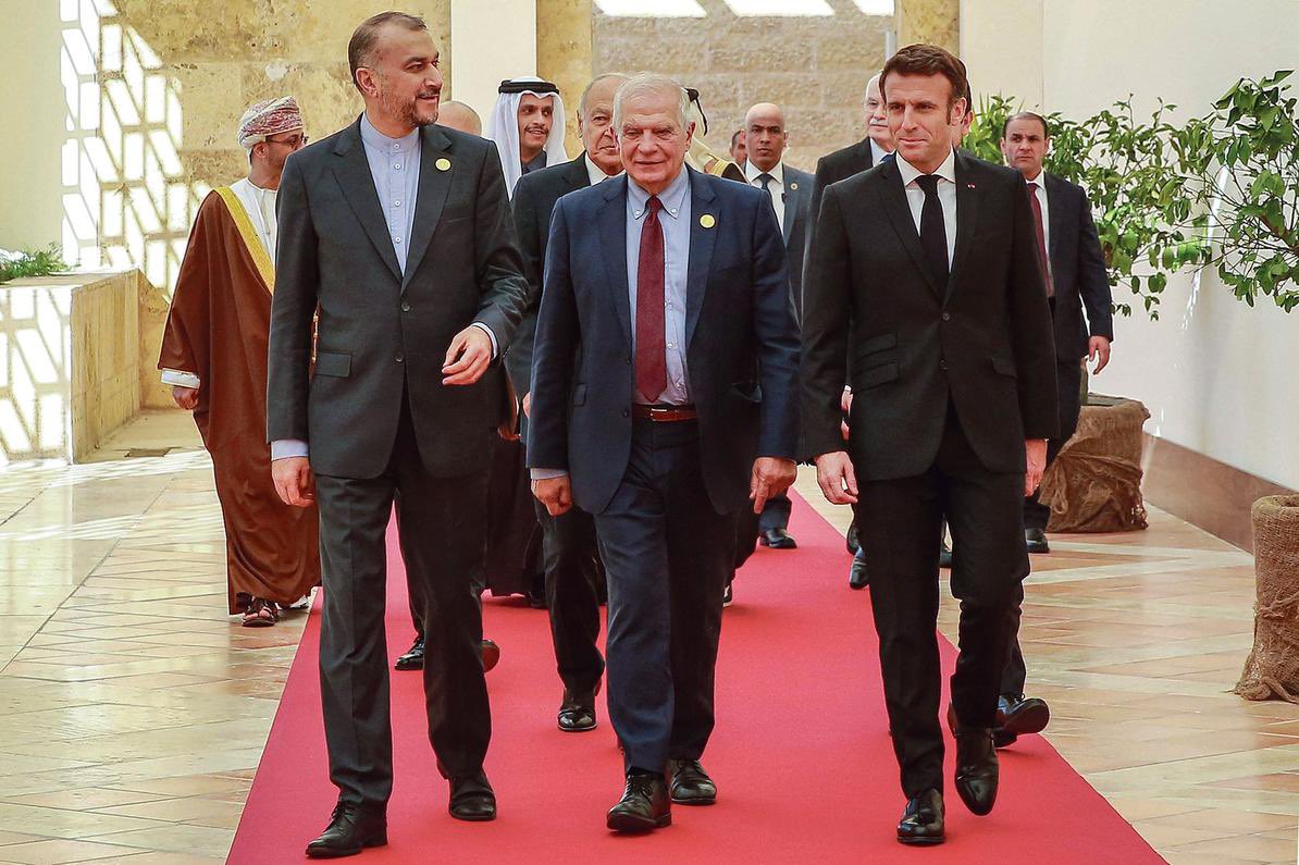 AlinejadMasih's tweet photo. President Macron! in our meeting I urged you not to shake the hands of the killers of innocent children. I understand your view that diplomacy means you sometimes have to meet disagreeable people.
Is France for nuclear diplomacy or do you support the new revolution in Iran? https://t.co/hOVvAqZMKc