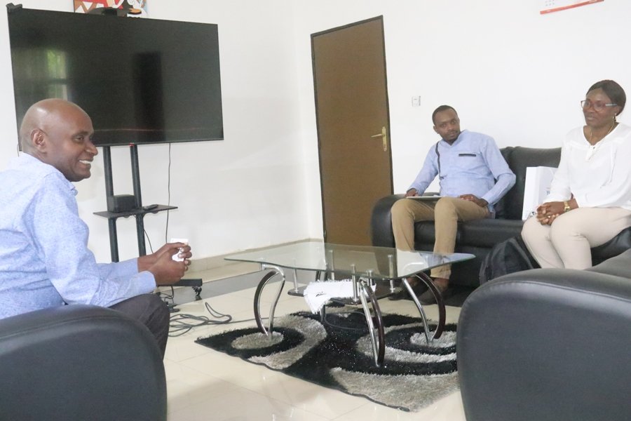 Rwandaredcross's tweet photo. After the training on CEA, @Rwandaredcross staff and volunteers are committed to translate into action CEA approach. @KaramagaApolli1, the RRC SG reaffirmed enhancing the approach which is crosscutting in NS's strategic Plan.@IFRCAfrica,@AfricaCDC https://t.co/UXhd3qaYNL