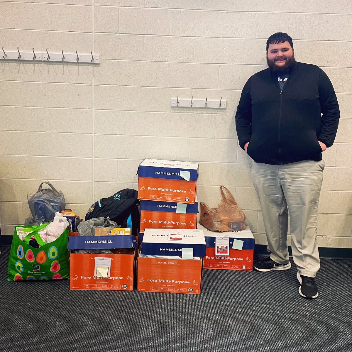 mb_benefits's tweet photo. This December, Financial Analyst, Dalton Smith helped coordinate a special holiday #MBGivesBack opportunity. MB teams volunteered to “adopt a child” for Christmas through the Kettering Giving Tree and we managed to supply 100 gifts for eight children in the Dayton community. 🫶 https://t.co/EnS97RmmaU