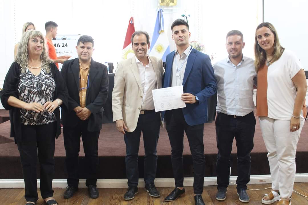 Sec_Educ's tweet photo. El Programa de Terminalidad Educativa, este año alcanzó un récord en egresados, desde su inicio en 2017, y se encuentra  a cargo de nuestra Secretaría de Educación en articulación con la Subsecretaría de Recursos Humanos y el Ministerio de Educación de la Provincia. https://t.co/SoseY8Chxt