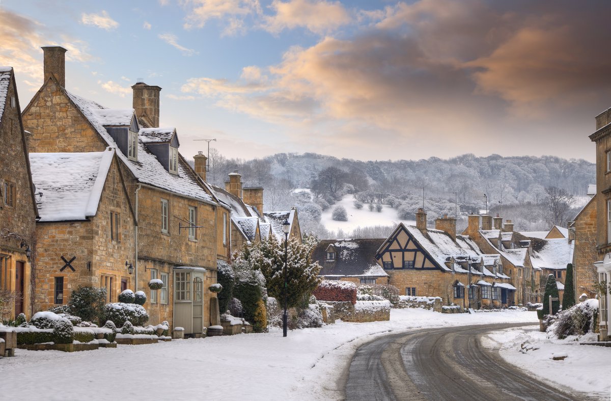 tripr_travel's tweet photo. Snow makes our already picturesque villages look even more unreal!😮❄️
#tripr #travel #visitworcester #snow #englishcountryside https://t.co/XUaGRx7al0