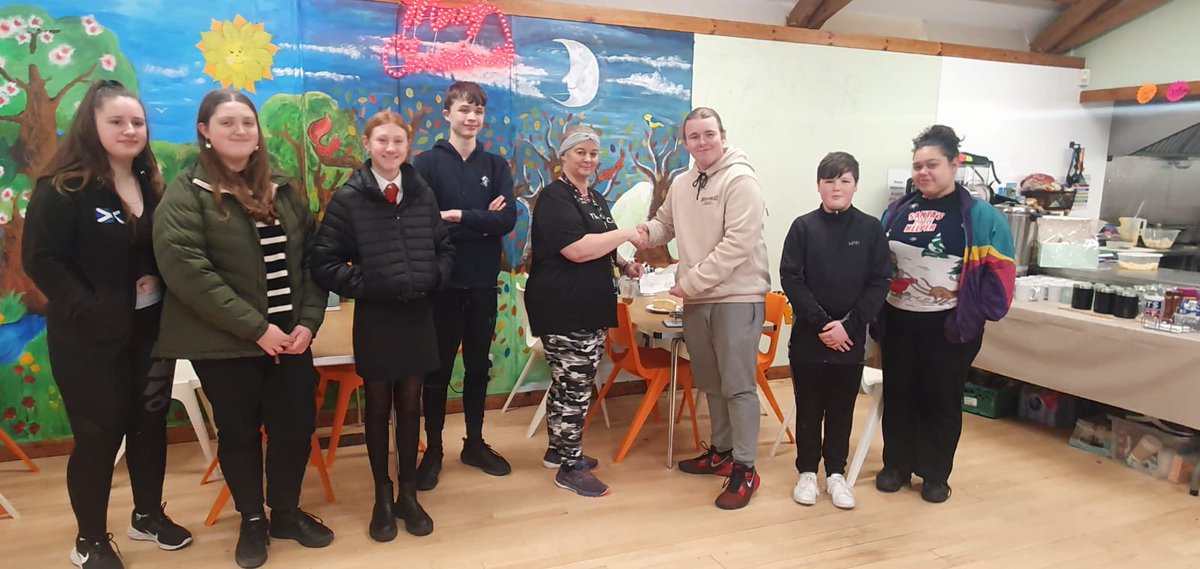GlenrothesHS's tweet photo. Merry Xmas from everyone @GlenrothesHS Deliveries to @CollydeanCC Collycafe @GlenrothesFood1 Foodbank and 96 coats collected for #Giveakidacoat campaign https://t.co/p8hBSyeZcc