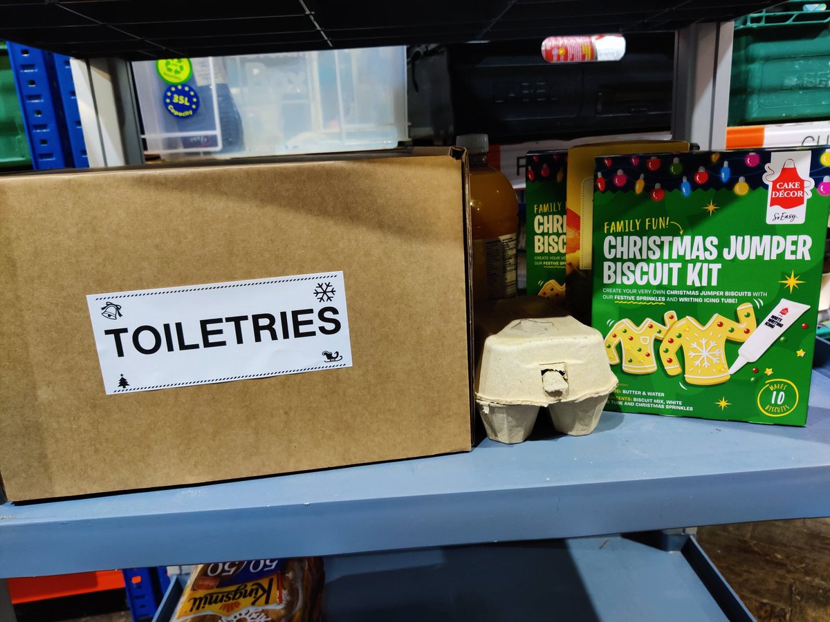 Here's a sneak peak into some of the donations that make our food parcels extra special this Christmas.

🍊🍌🥒🍠 Fresh fruit and vegetables
🎮🎲Christmas gifts for children
🫧🪥toiletries 
🛏️ Hot water bottle and blanket to help beat the cold