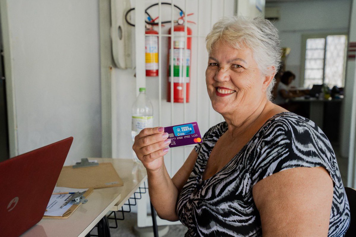 leo_pascoal's tweet photo. Já são 257 famílias que deixam de estar na extrema pobreza através do programa Renda Certa! Com a transferência de renda, muitos fazem compras em mercados de bairro, o que favorece também o aquecimento da economia local. #PraFrenteEsteio https://t.co/6aSGgfy6kL