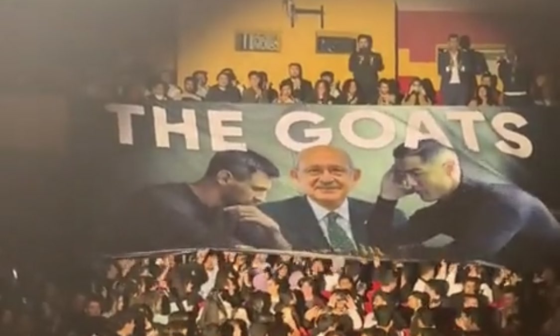 pusholder's tweet image. Antalya’da Kemal Kılıçdaroğlu için açılan pankart.