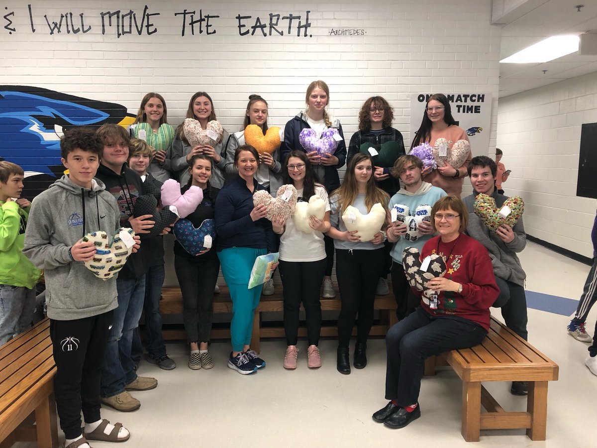 WillWragge's tweet photo. The textileโs construction class donated pillows to cancer patients at the hospital this past week. Thank you class and Mrs Mann for your time and effort. Great example of #TheOneillWay https://t.co/f4DLKuKFzi