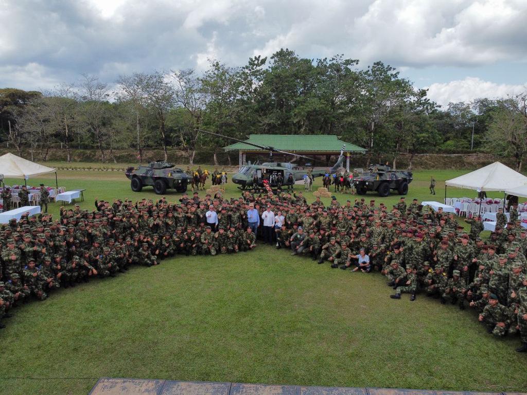 En Saravena , Arauca. Con la navidad a los soldados de Colombia. Que el retorno al hogar sea la gran promesa de la Paz.