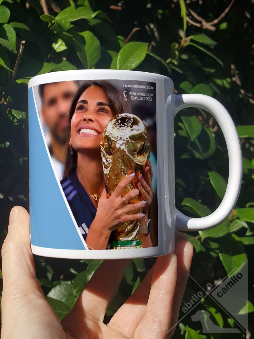 Nuestro homenaje a la Reina absoluta de éste suelo ❤️❤️❤️

Ella sabe cuanto pesa la copa. Antes y después de haberla levantado