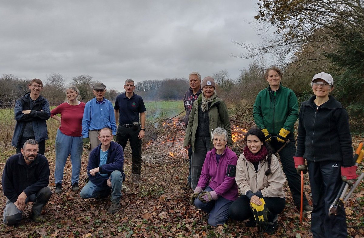 Whicheloe's tweet photo. The #hardcore @SNCVvolunteers out today on #RoundshawDowns removing blackthorn scrub 👍 part of @SuttonCouncil parks &amp; biodiversity team https://t.co/Se9ZAEXXG8