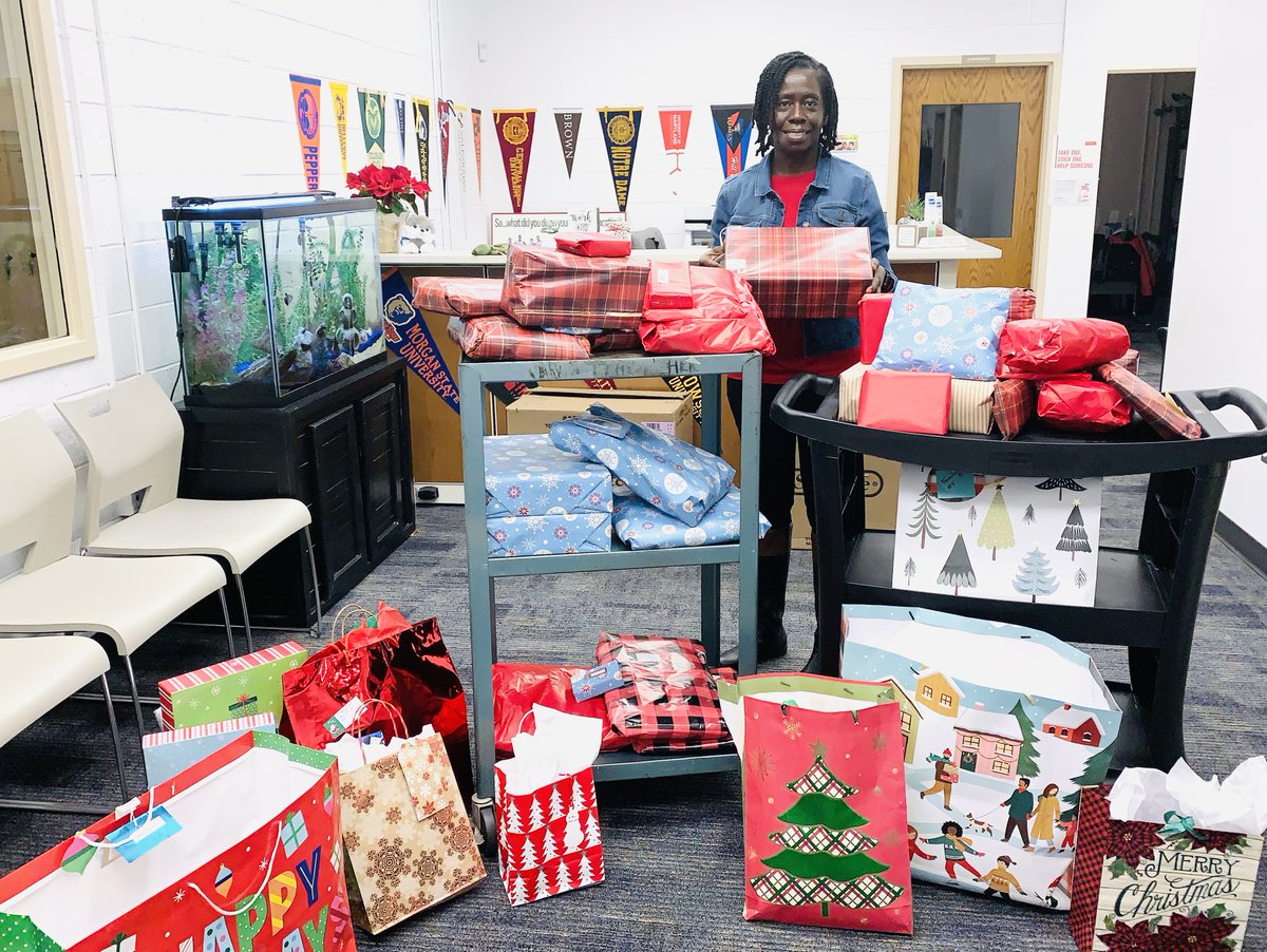 Special Delivery! Rain or Shine - Henson PPW, Mrs. Alexander-Moses is making sure that all families in our community have something to open on Christmas. It was Henson Staff family team effort - and we are extremely grateful, as are our families. #HensonHuskyHometownHeroes