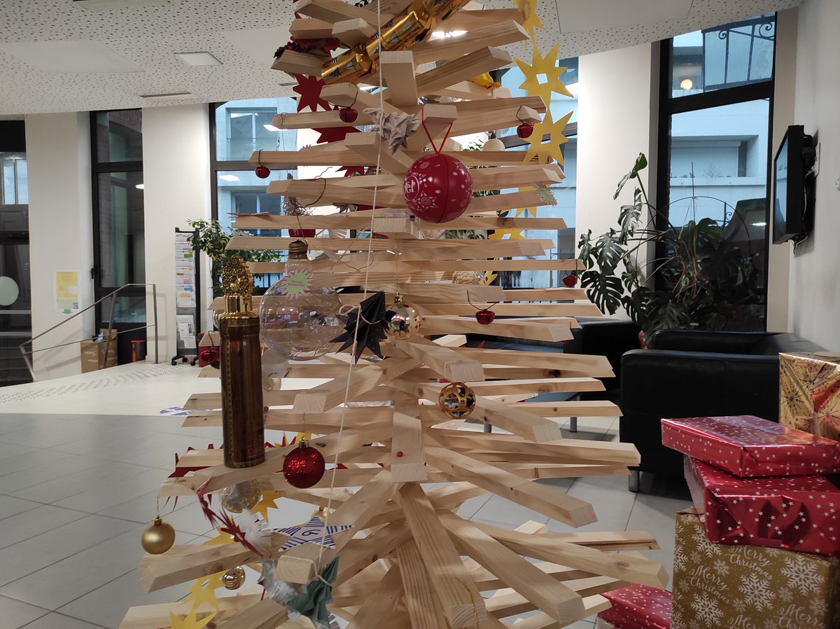 L’<a href="/eivp_paris/">.</a> vous souhaite de belles fêtes de fin d’année 🌟 RDV en 2023, une année qui promet d’être riche de projets motivants pour porter ensemble les thématiques du génie #urbain et des grandes transitions 🌳
📅 À vos agendas ! JPO le 04/02 ➡️ eivp-paris.fr/evenements/jou…