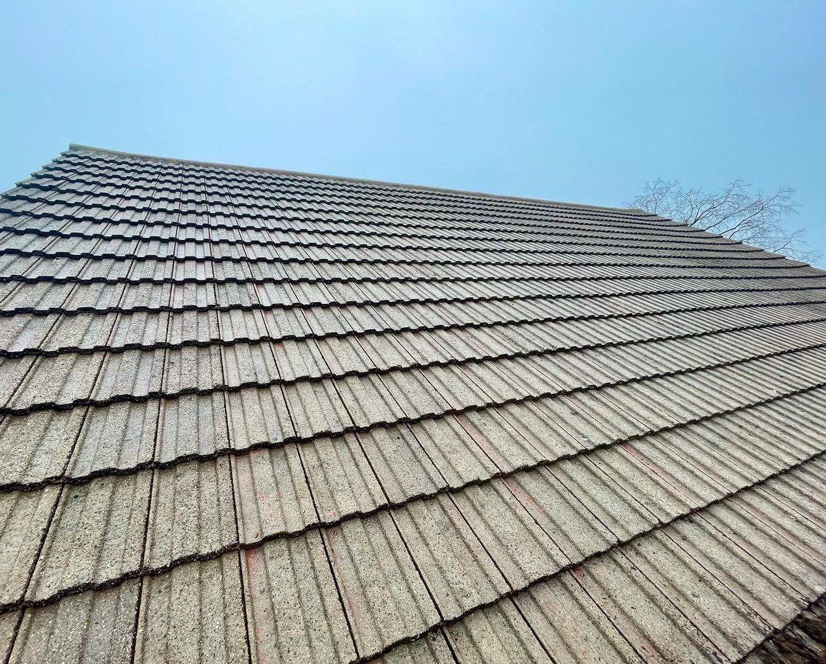 MackintoshClean's tweet photo. This was a pretty good transformation!πππΌ
#roofclean #pressurewashing #cleaning #mossremoval #restoration #clean #steamcleaning #pressurewashing #pressurewash #jetwash #jetwashing #powerwash #satisfying #transformation #aemackintosh #windowcleaner #local #professional #service https://t.co/n9Cw1KTcRv