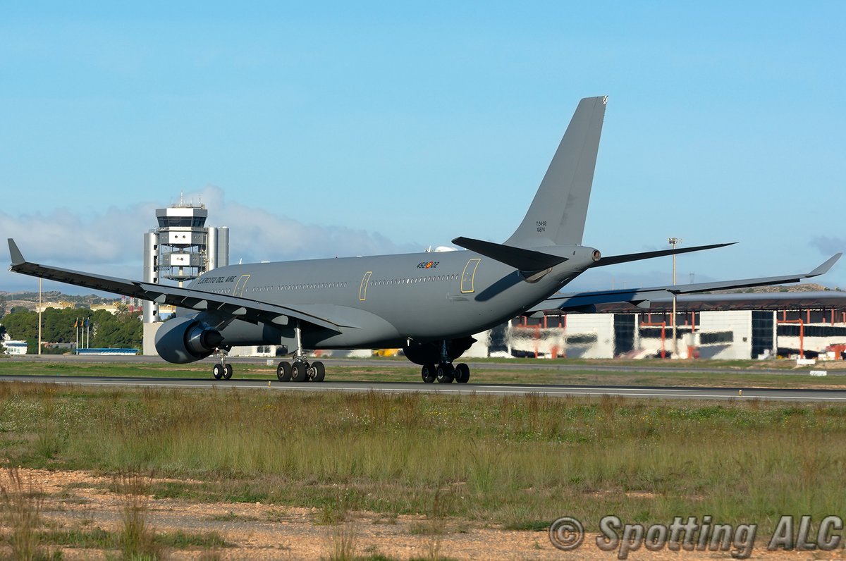 T.24-02 🔴🟡🔴  452-02  El segundo Airbus 330-200 del <a href="/EjercitoAire/">Ejército del Aire y del Espacio</a> aterrizando en <a href="/ALC_Airport/">Aeropuerto Alicante-Elche Miguel Hernández</a> procedente de la Base Madrid-Torrejón con la Ciudad de Alicante al fondo

T.24-02 🔴🟡🔴 452-02 The second Airbus 330-200 of Spanish <a href="/EjercitoAire/">Ejército del Aire y del Espacio</a> landing at <a href="/ALC_Airport/">Aeropuerto Alicante-Elche Miguel Hernández</a> from Torrejon