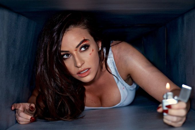 For everyone who said &ldquo;shouldn&rsquo;t you be in an air duct&rdquo;  Sorry I only had cardboard boxes 🤣 https://t<a href="/tag/cosplay"class="tags"><span>#cosplay</span></a>