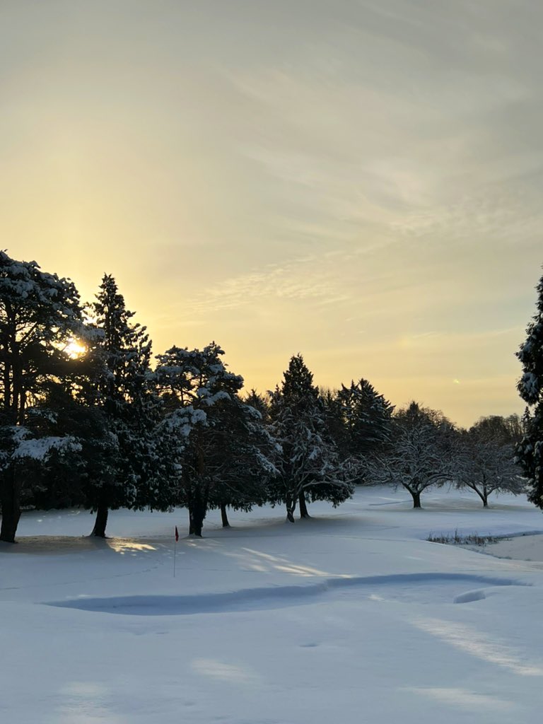 A cold but beautiful morning <a href="/PointGreyGolf/">Point Grey Golf & CC</a> ❄️

Happy Holidays!