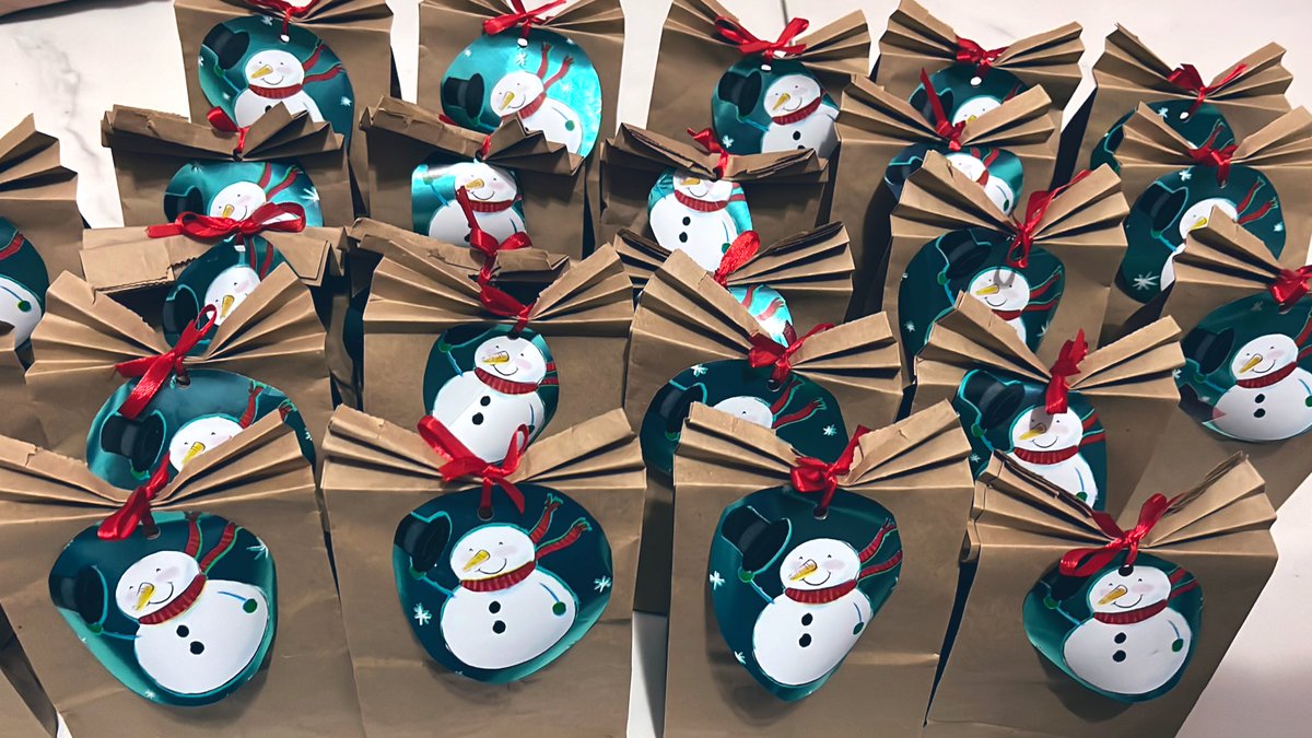 HomaMx2's tweet photo. Listas mis bolsitas con dulces 
🤭🎄 https://t.co/aZTgb4yeQW