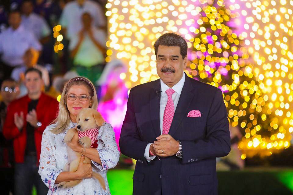 La esperanza renace en estas horas milagrosas, en las que esperamos la llegada de nuestro niño Dios. sigamos en unión para engrandecer a nuestra Venezuela...

#LoMejorYaLlegóYEstaAquí
#LoMejorYaLlegoYEstaAqui