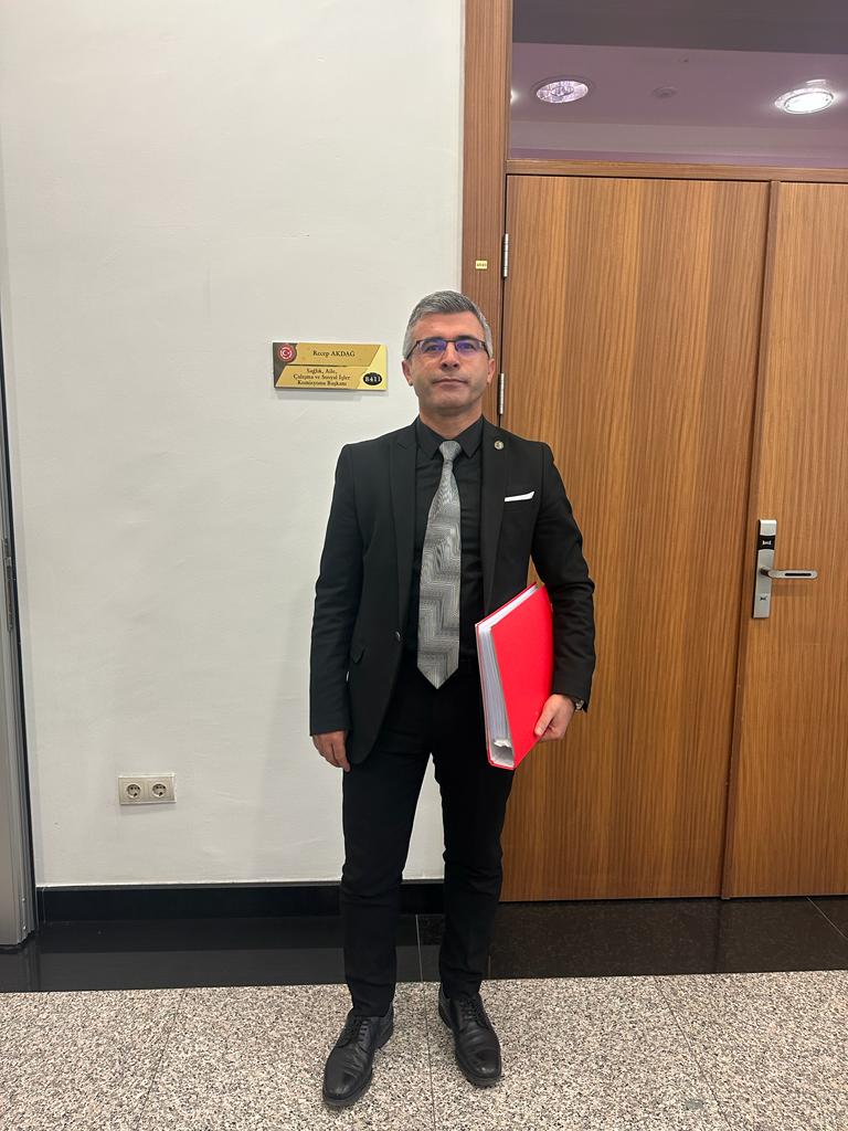 turkpdrdernegi's tweet photo. Ruh sağlığı yasa çalışmalarında Kırmızı çizgimiz olan mesleğimizin kazanılmış haklarını korumak, mesleki yetkinlik ve yeterliliklerimiz dahilinde ilgili yasada tanımlatılmasını sağlamak için çalışmalarımız devam ediyor.

#güçlüdernekgüçlüüyegüçlüPDR

@Akparti
@DrRecepAkdag https://t.co/SCNqAcuXPU