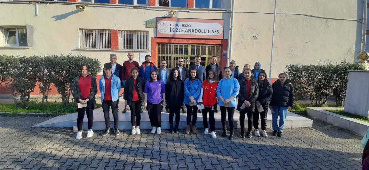 İlçe Müftülüğümüz tarafından "40 Ayet" yarışması yapıldı. Yarışmaya ilgi büyüktü. İlçe Müftümüz Sn. Recep Unutmaz başkanlığında oluşturulan komisyon tarafında yapılan değerlendirmede 11 öğrencimiz basarılı bulunularak ödüllendirildi.