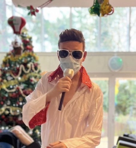 rickyjohnston26's tweet photo. I gave the People We Support an Elvis performance. They had a lot of fun but I can not move my hips π€£π€£ #elvis #elvispresley #voyagecare #millstreamhouse #activitiescoordinator #huntingtonsdisease #carehome https://t.co/W1t2ihCiec