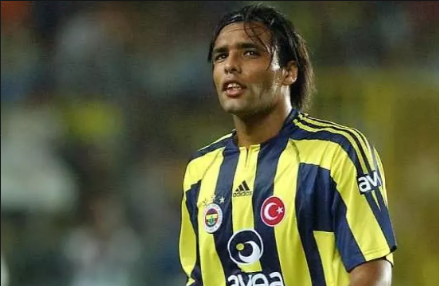 Krncaa's tweet photo. @siyahcoraplilar Herkes bilmez Pierre van Hooijdonk.. https://t.co/OWiP8W5ENi