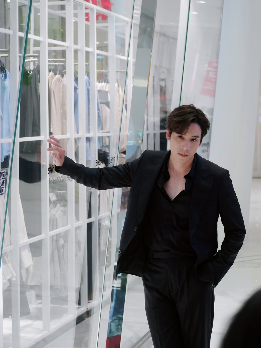 aaomps_'s tweet photo. วันนี้พี่หล่อมากกกกกหล่อแบบตะโก๊นนน🥰🤘🏻🤘🏻 @jesjpp
#BVLGARI https://t.co/iFTCDzT2MD