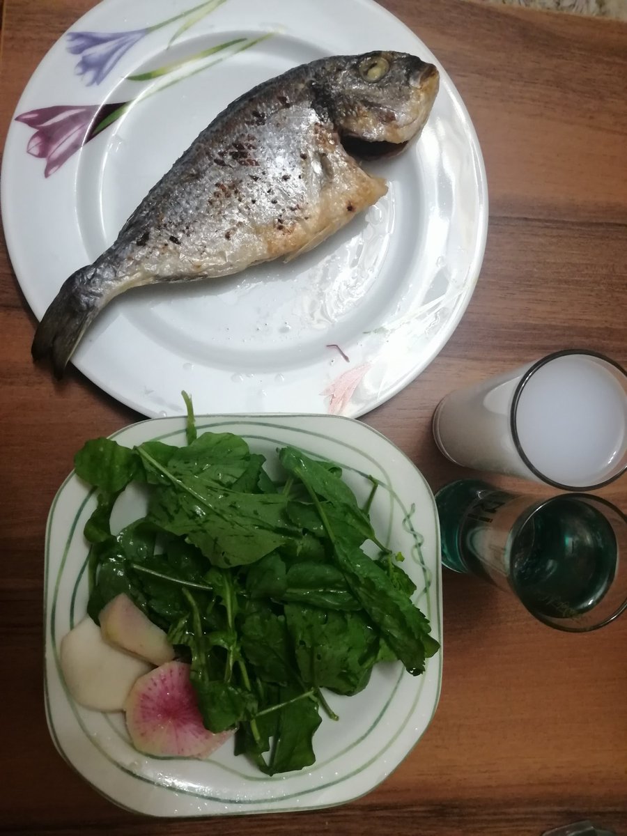 Balık bile, rakıyı görünce gülümsemiş, hatta gülmüş🤪🤣 Kutsal Perşembe şeysi...