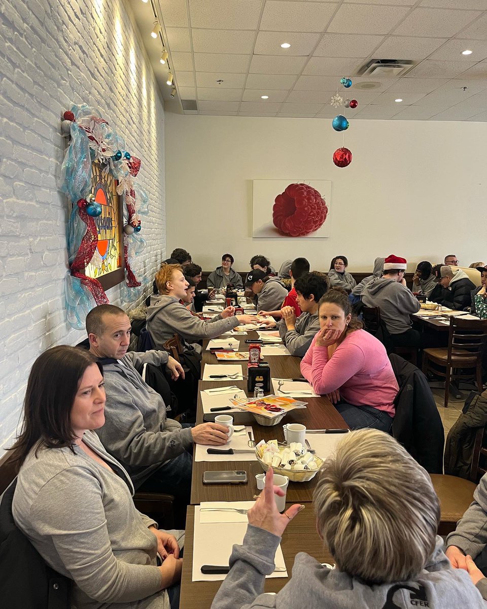 Cferhrhs's tweet photo. Christmas breakfast with the CFER crew. https://t.co/oe7xWJD8cN