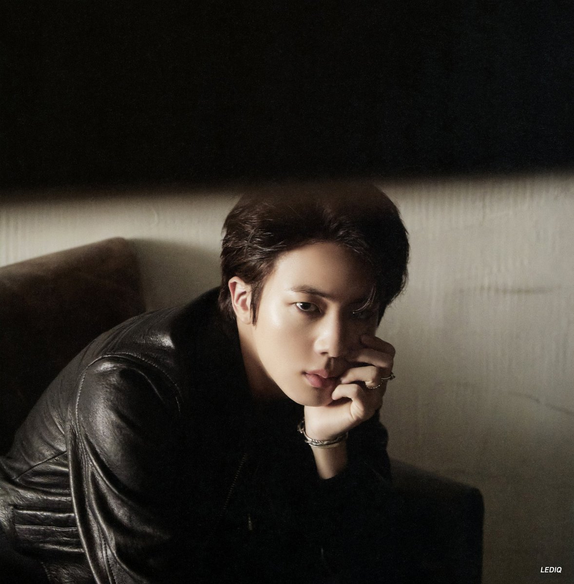 BTS__613__7's tweet photo. (SCAN) - The Astronaut 

#BTS  #jin 

©®lediq https://t.co/ODo451TfDS